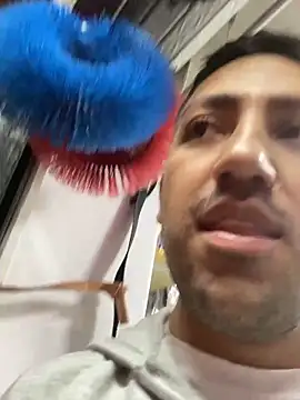 JuanZapata33 online show from October 2025 11:04:02 PM