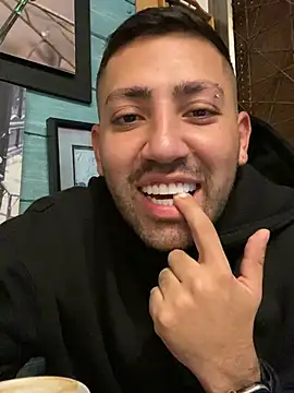 JuanZapata33 online show from February 2026 11:44:01 PM