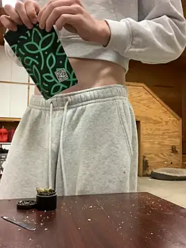 YourFavTwinkie online show from February 2026 07:02:01 AM