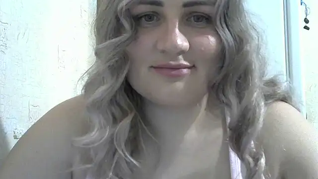 Snapshot of Honeydew-Waves chatting on June 2026 06:18:02 PM Honeydew-Waves online show from June 2026 06:18:02 PM