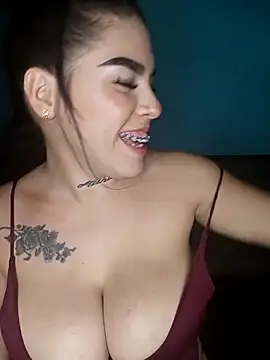 Snapshot of BigTits_Kitty chatting on February 2025 05:46:02 AM BigTits Kitty online show from February 2025 05:46:02 AM