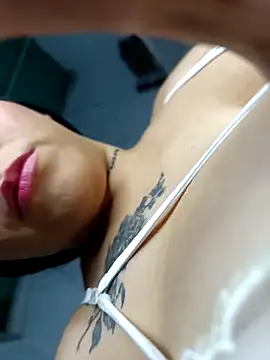 Snapshot of BigTits_Kitty chatting on December 2025 07:06:02 AM BigTits Kitty online show from December 2025 07:06:02 AM