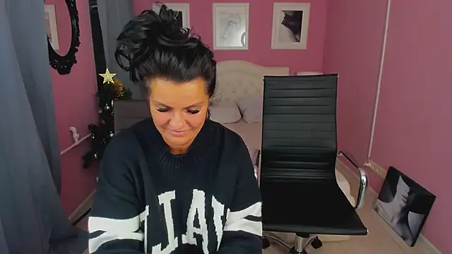 EricaAndPenelopa online show from December 2024 04:33:01 AM