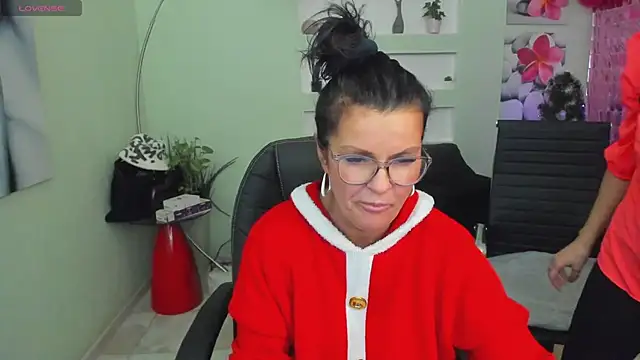 EricaAndPenelopa online show from December 2024 08:36:02 PM