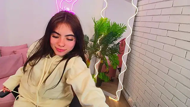 Roxanne tay online show from December 2024 07:37:02 PM