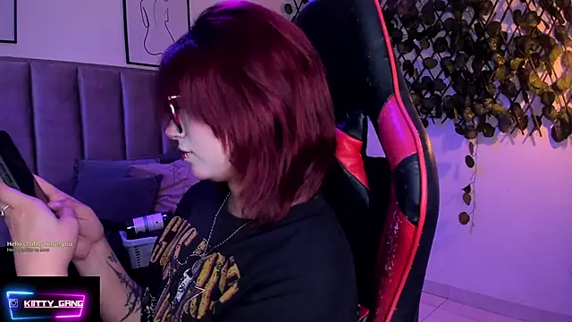 Kitty Gang online show from November 2025 02:12:02 AM