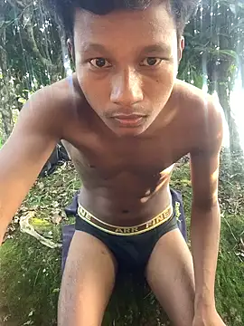 Snapshot of ShroveRising chatting on November 2025 08:59:01 AM ShroveRising online show from November 2025 08:59:01 AM