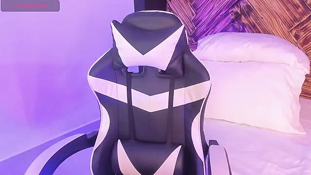 emma collson online show from November 2025 08:38:02 PM