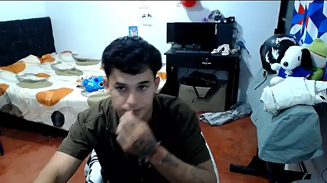 Snapshot of freddy_romas chatting on May 2026 08:17:01 PM freddy romas online show from May 2026 08:17:01 PM