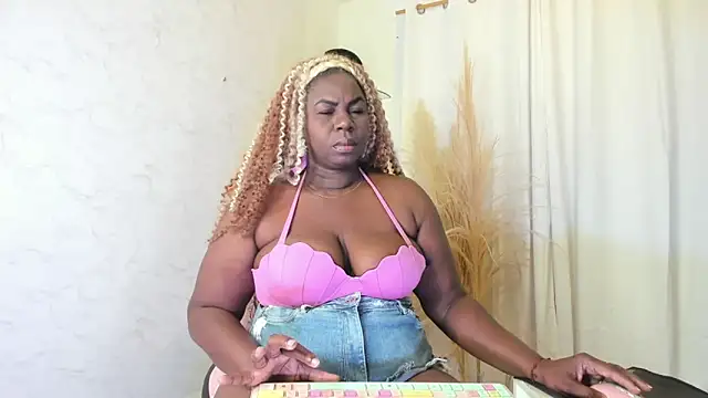 Snapshot of Leslie_browm chatting on February 2026 09:05:01 AM Leslie browm online show from February 2026 09:05:01 AM