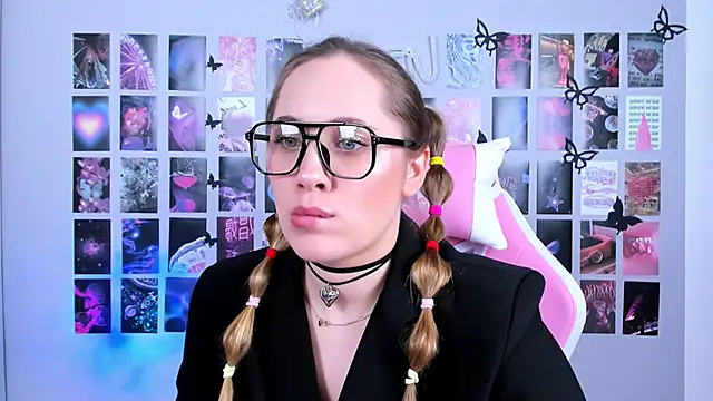 MiaMilas online show from March 2025 07:51:02 AM