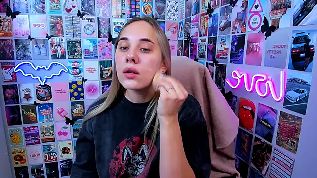 MiaMilas online show from October 2025 04:09:01 AM