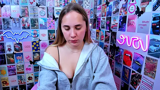 MiaMilas online show from October 2025 07:22:01 PM