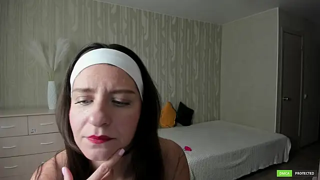 Snapshot of helentasty chatting on April 2026 10:32:01 AM helentasty online show from April 2026 10:32:01 AM