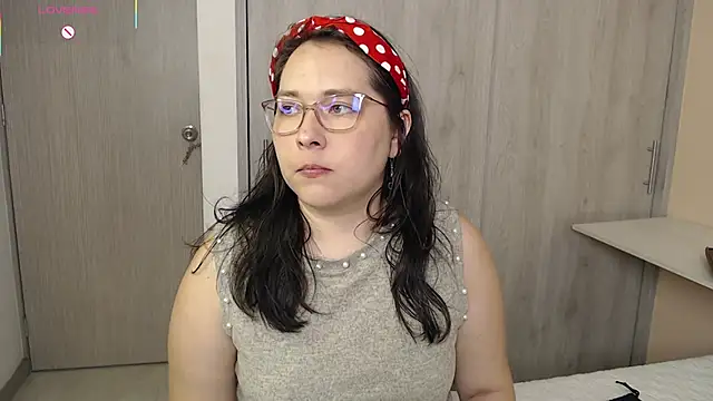 May Carlier online show from October 2025 09:24:01 PM