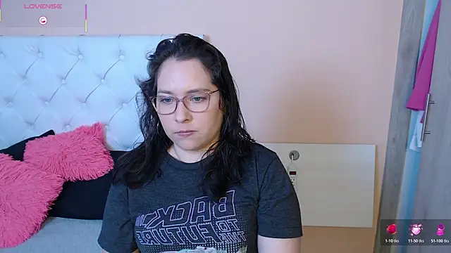 Snapshot of May_Carlier chatting on January 2026 08:01:02 PM May Carlier online show from January 2026 08:01:02 PM