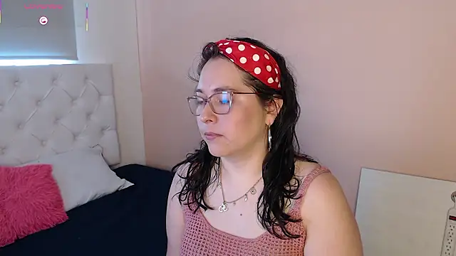 Snapshot of May_Carlier chatting on February 2026 06:23:01 PM May Carlier online show from February 2026 06:23:01 PM