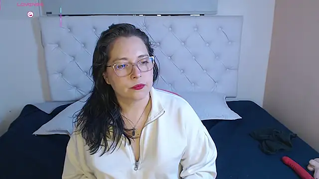 Snapshot of May_Carlier chatting on February 2026 04:05:02 AM May Carlier online show from February 2026 04:05:02 AM