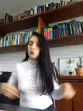 amellie ros online show from December 2024 05:07:02 PM