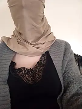 Snapshot of Liliiiblow chatting on December 2024 03:28:01 PM Liliiiblow online show from December 2024 03:28:01 PM