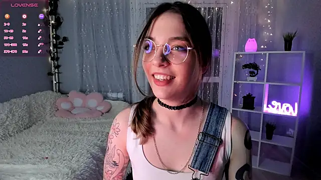 Snapshot of AraCopple chatting on December 2024 12:51:02 AM AraCopple online show from December 2024 12:51:02 AM