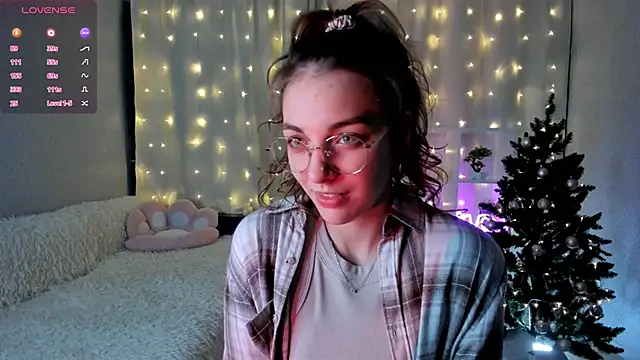 Snapshot of AraCopple chatting on January 2025 12:59:02 AM AraCopple online show from January 2025 12:59:02 AM