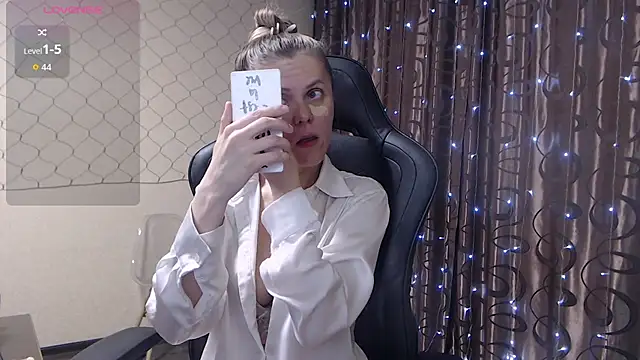 JessieOMays online show from April 2026 10:23:02 PM