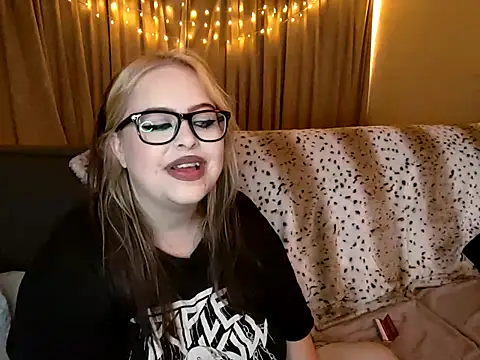 Snapshot of ChubbyBubs chatting on February 2025 09:05:01 AM ChubbyBubs online show from February 2025 09:05:01 AM