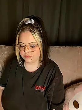 Snapshot of ChubbyBubs chatting on October 2025 04:44:02 PM ChubbyBubs online show from October 2025 04:44:02 PM