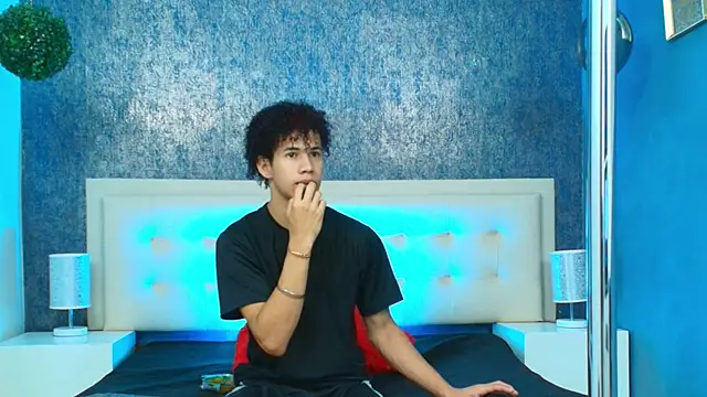 Erick Zhimerman online show from November 2025 04:01:02 AM