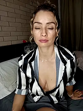 Snapshot of Loly_Horny chatting on May 2026 01:44:02 AM Loly Horny online show from May 2026 01:44:02 AM