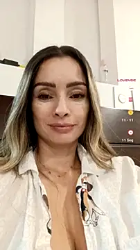 Snapshot of Loly_Horny chatting on June 2026 01:39:01 AM Loly Horny online show from June 2026 01:39:01 AM