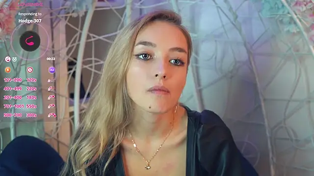 Snapshot of FlairCunard chatting on December 2024 09:17:01 PM FlairCunard online show from December 2024 09:17:01 PM