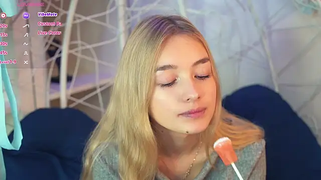 Snapshot of FlairCunard chatting on December 2024 07:15:02 PM FlairCunard online show from December 2024 07:15:02 PM