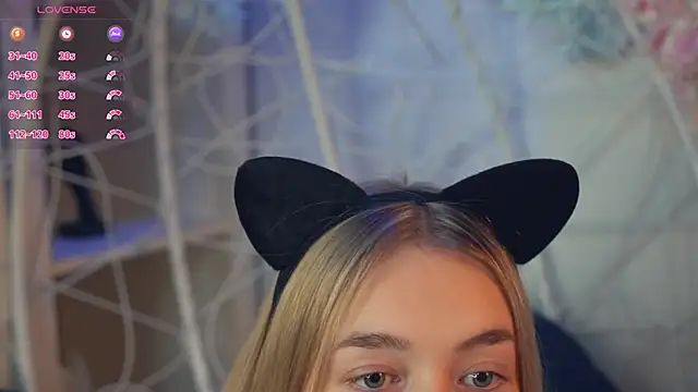 Snapshot of FlairCunard chatting on December 2024 10:18:01 PM FlairCunard online show from December 2024 10:18:01 PM