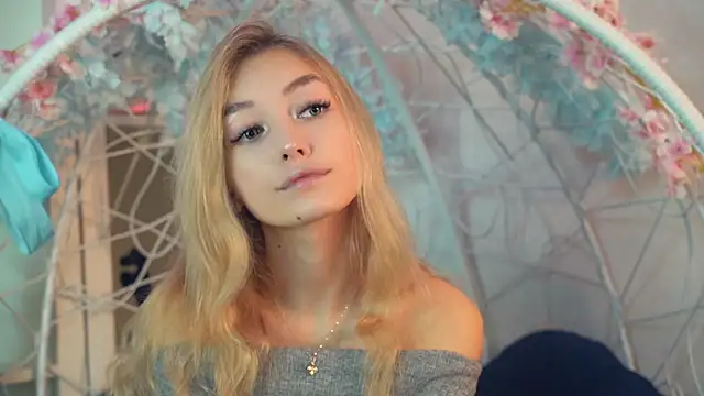 Snapshot of FlairCunard chatting on December 2024 02:49:01 PM FlairCunard online show from December 2024 02:49:01 PM