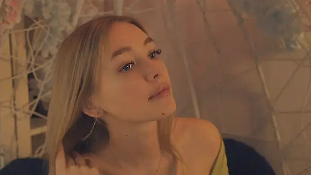 Snapshot of FlairCunard chatting on January 2025 08:52:02 PM FlairCunard online show from January 2025 08:52:02 PM