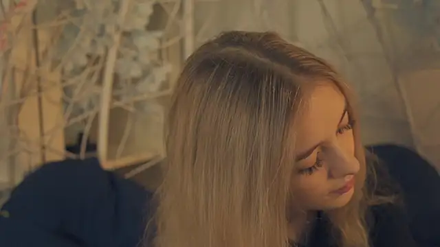 Snapshot of FlairCunard chatting on January 2025 02:36:02 PM FlairCunard online show from January 2025 02:36:02 PM