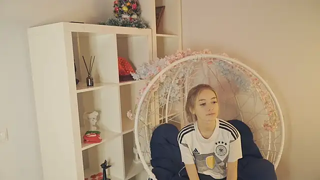 Snapshot of FlairCunard chatting on January 2025 05:44:01 PM FlairCunard online show from January 2025 05:44:01 PM