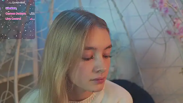 Snapshot of FlairCunard chatting on February 2025 12:18:01 AM FlairCunard online show from February 2025 12:18:01 AM