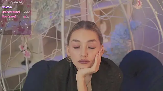 Snapshot of FlairCunard chatting on February 2025 09:09:01 PM FlairCunard online show from February 2025 09:09:01 PM