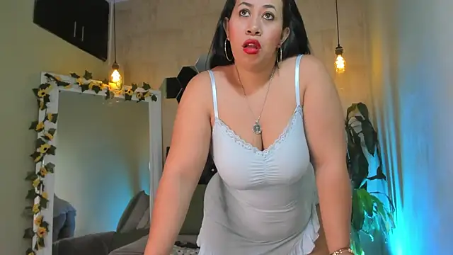 Snapshot of Fransheska-mon chatting on May 2026 02:33:02 PM Fransheska-mon online show from May 2026 02:33:02 PM