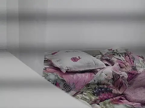 Snapshot of uleglasuczPL chatting on October 2025 10:40:01 PM uleglasuczPL online show from October 2025 10:40:01 PM