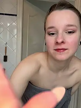 Snapshot of Izzy_Inked chatting on March 2025 07:17:01 PM Izzy Inked online show from March 2025 07:17:01 PM