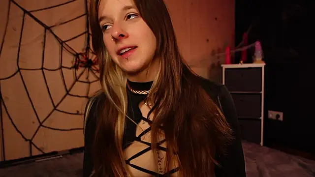 Snapshot of Izzy_Inked chatting on October 2025 06:39:02 AM Izzy Inked online show from October 2025 06:39:02 AM