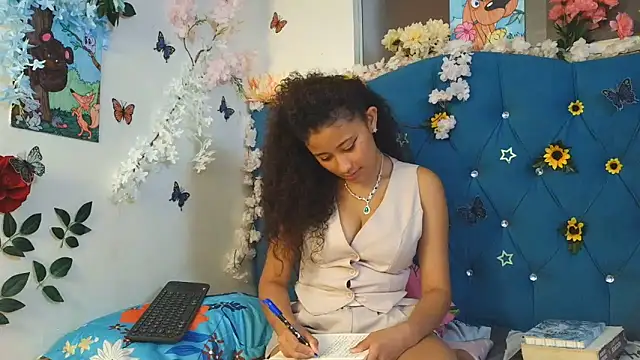Snapshot of Milkdulce1 chatting on June 2026 02:33:01 PM Milkdulce1 online show from June 2026 02:33:01 PM