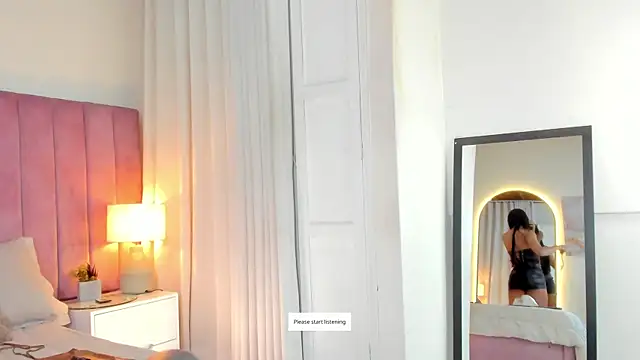 Aleja arango1 online show from March 2025 05:20:01 PM