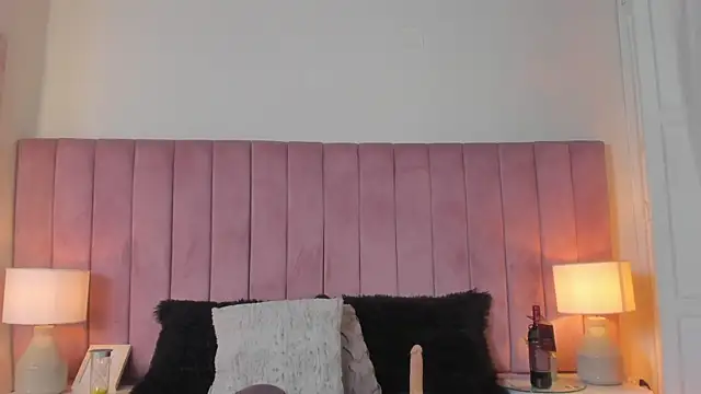 Aleja arango1 online show from September 2025 09:27:01 PM