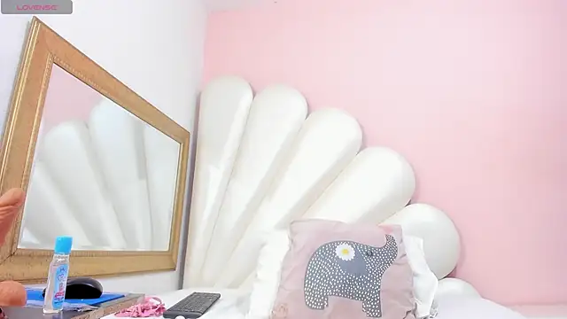 Snapshot of Ally_Parkeer_ chatting on January 2025 06:29:02 PM Ally Parkeer online show from January 2025 06:29:02 PM