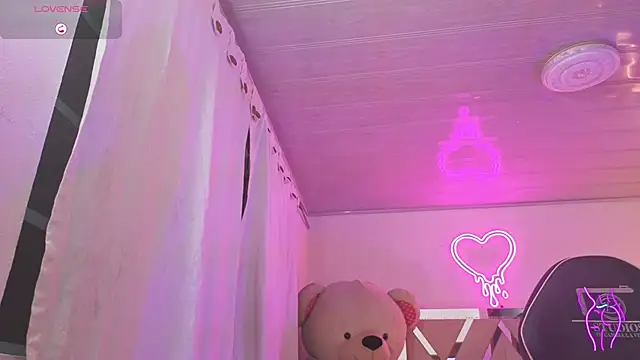 Laylafoxy tay online show from December 2025 03:25:02 AM